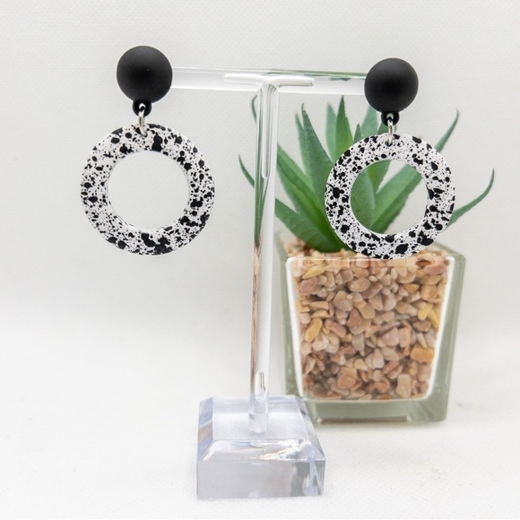 Black and White Paint Splatter Resin Ring Drop Earrings Lightweight Artsy Fun - Picture 5 of 9